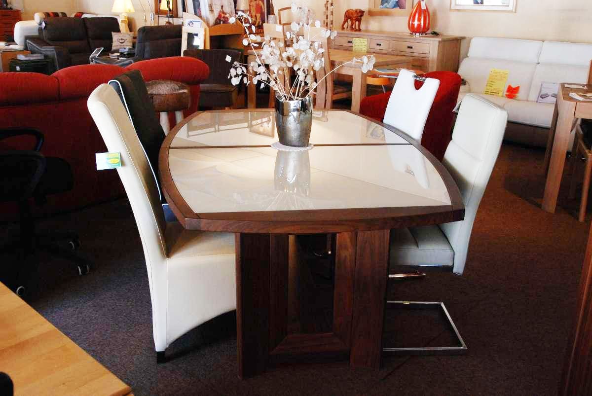 tables en bois avec plateau en marbre blancc